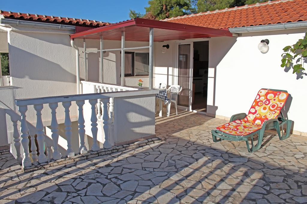 Apartments Mas-Rafaj Vir Buitenkant foto